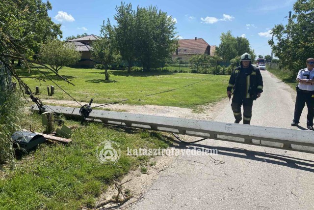 Villanyoszlopot dnttt ki egy terepjr Balatongyrkn