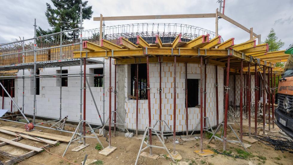 Negyven városfejlesztési célt mutat be Balaicz Zoltán, az első a bazitai óvoda Negyven városfejlesztési célt mutat be Balaicz Zoltán, az első a bazitai óvoda