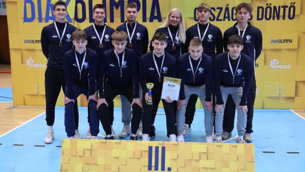 Bronzéremmel zárta a diákolimpiai döntőt a Kölcsey-gimnázium fiú kosárcsapata Bronzéremmel zárta a diákolimpiai döntőt a Kölcsey-gimnázium fiú kosárcsapata