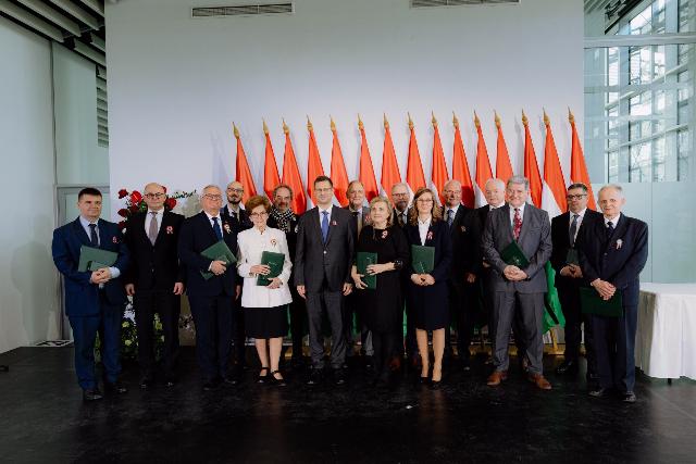 Zalaegerszegi k�t�d�s� szakembereket is kit�ntettek m�rcius 15. alkalm�b�l