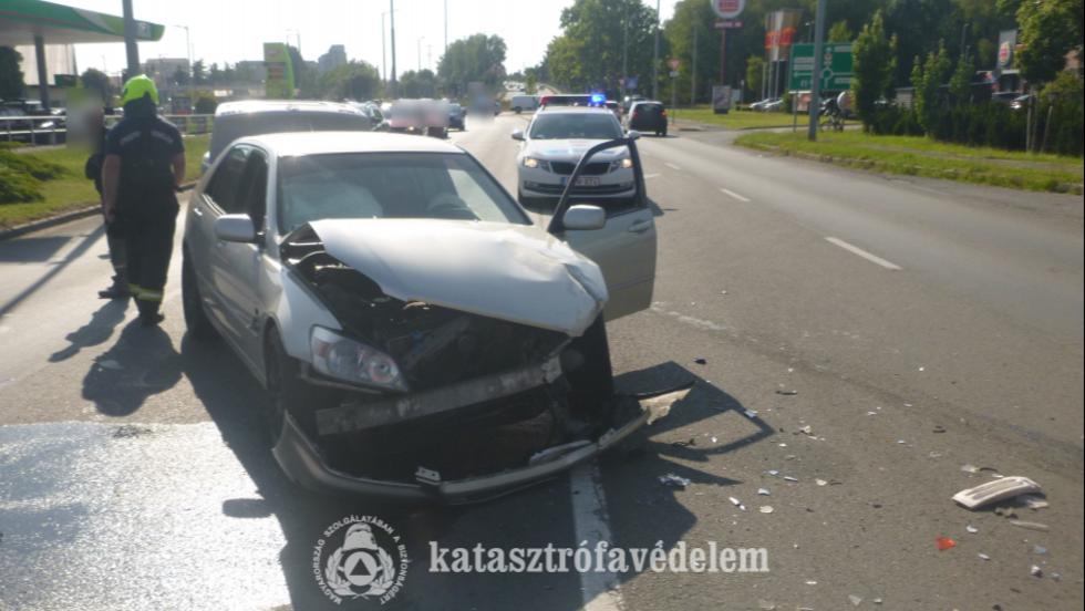 Egymásnak ütközött két autó Zalaegerszegen
Egymásnak ütközött két autó Zalaegerszegen