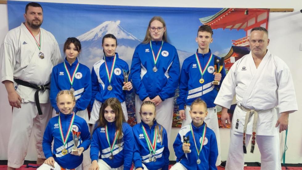 Sikeres hétvégét zártak a zalaegerszegi karatékák Sárváron Sikeres hétvégét zártak a zalaegerszegi karatékák Sárváron