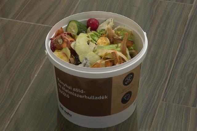 Gy�jtik a konyhai z�ld- �s �lelmiszerhullad�kokat