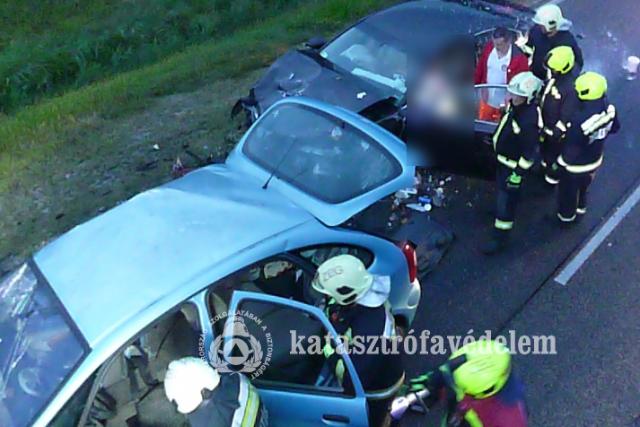 Frontlis karambol trtnt a 76-os fton
