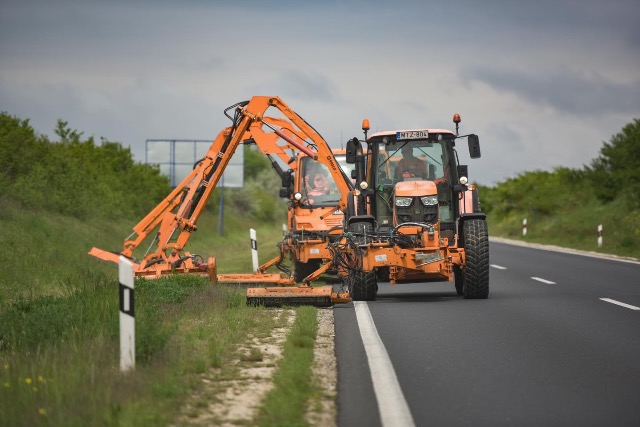 Idén már 10,5 millió négyzetméternyi felületen végeztek kaszálást Zalában, folytatódnak a munkálatok Idén már 10,5 millió négyzetméternyi felületen végeztek kaszálást Zalában, folytatódnak a munkálatok