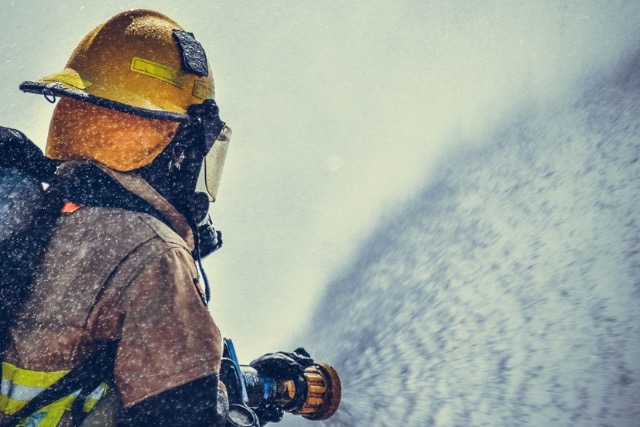 Kigyulladt egy parkol� aut� Zalaegerszegen