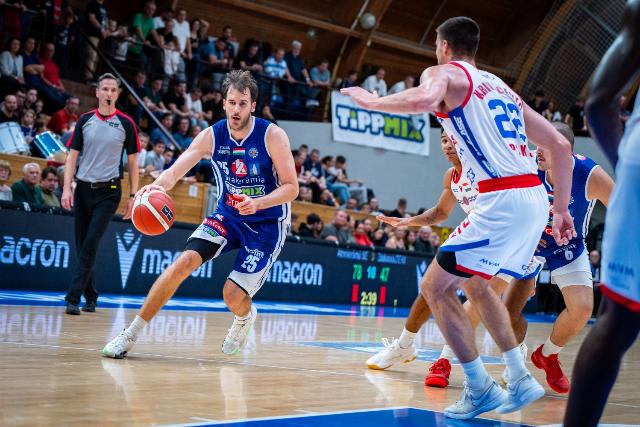 Slyos ZTE KK veresg Pakson 
