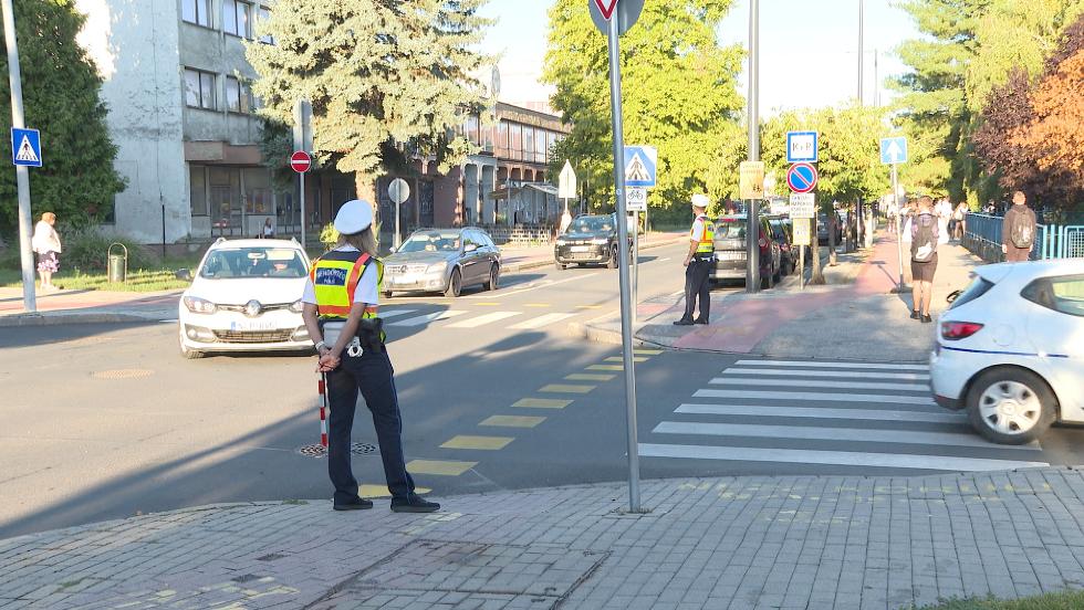 Tanévkezdés – Rendőrök segítik a közlekedést Tanévkezdés – Rendőrök segítik a közlekedést