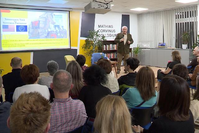 Tudatos t�pl�lkoz�s a modern vil�gban