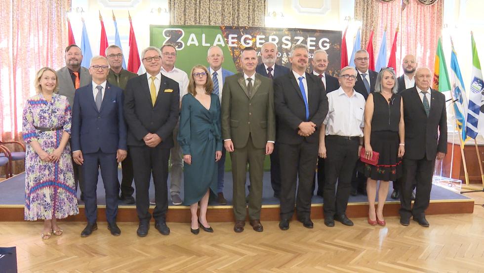Vadp�rk�lt �s Borfesztiv�l: a testv�rv�rosi k�ld�tteket k�sz�nt�tt�k