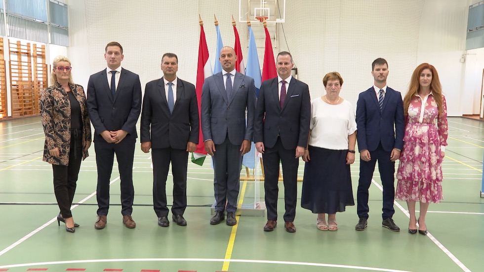 Átadták a zalaegerszegi Apáczai megújult tornacsarnokát Átadták a zalaegerszegi Apáczai megújult tornacsarnokát