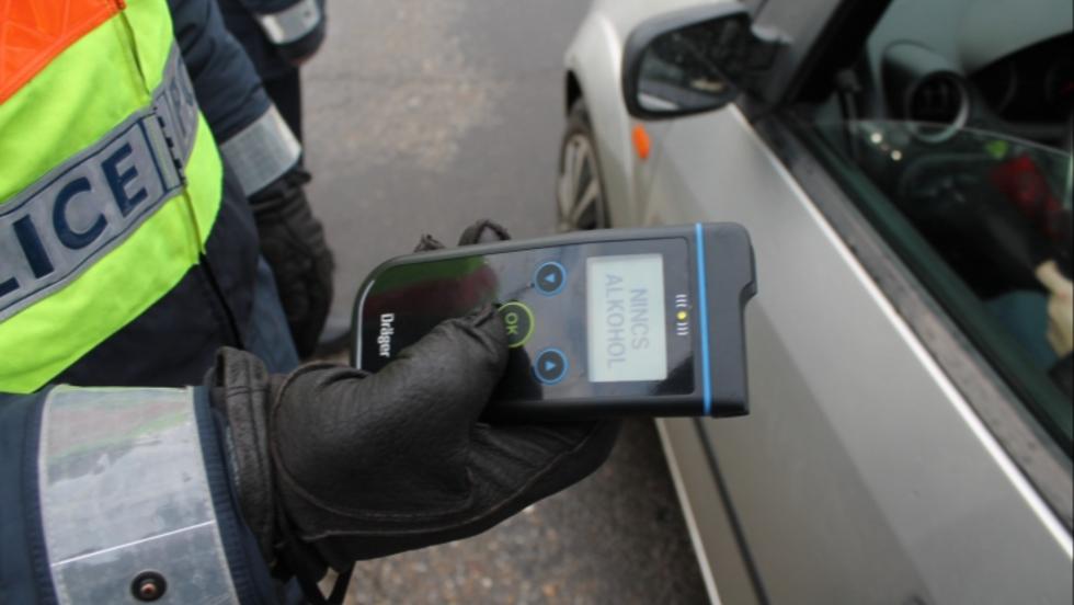 Országos razzia indul jövő héten az utakon: ezt kiemelten fogják nézni a rendőrök
Országos razzia indul jövő héten az utakon: ezt kiemelten fogják nézni a rendőrök