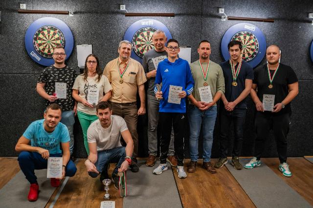 D�j�tad� g�l�val z�rult a DartsCs�t�rt�k harmadik szezonja