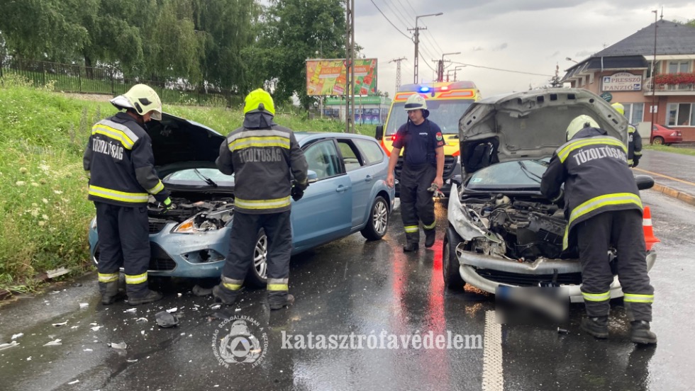 Összeütközött két autó Zalaegerszegen Összeütközött két autó Zalaegerszegen