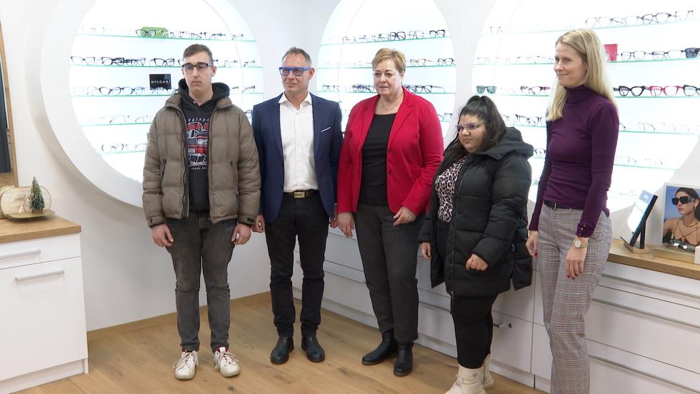 Megkapták a szemüvegeket Megkapták a szemüvegeket