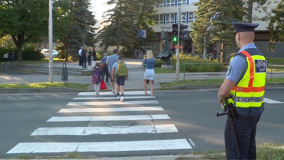 Rendrk s polgrrk segtik a kzlekedst Zalaegerszegen 