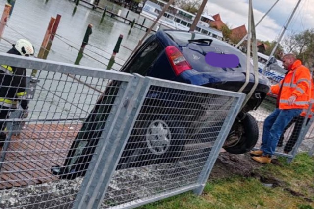 Tragédia történt a Balatonnál: autót nyelt el a hullámsír Tragédia történt a Balatonnál: autót nyelt el a hullámsír