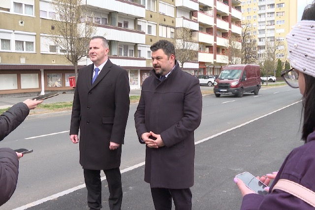Befejeződött a Berzsenyi utca felújítása Befejeződött a Berzsenyi utca felújítása