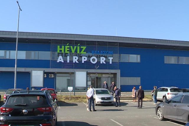 �n is form�lhatja a H�v�z-Balaton Airport j�v�j�t – k�rd��v