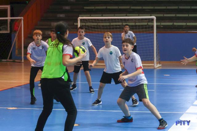 K�zel sz�z fiatal k�zilabd�zott a V�rmegyei Sulik�zi Fesztiv�lon