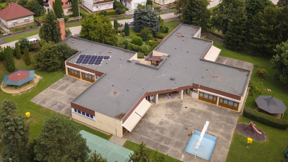 Napelemes rendszer épül a zalaegerszegi Napsugár utcai óvoda tetejére is Napelemes rendszer épül a zalaegerszegi Napsugár utcai óvoda tetejére is