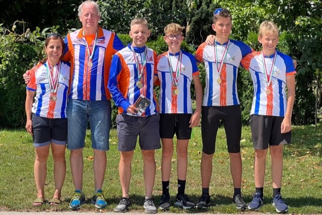 Kilenc bajnoki érmet gyűjtöttek az egerszegi tájkerékpárosok Kilenc bajnoki érmet gyűjtöttek az egerszegi tájkerékpárosok