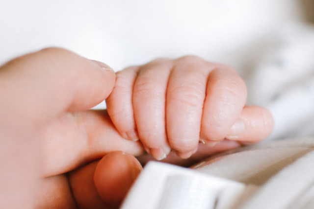 Megsz�letett Hossz� Katinka �s Layber-Gelencs�r M�t� kisl�nya