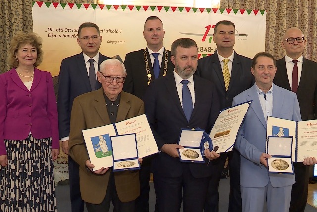 Átadták a „Zalaegerszeg Város Díszpolgára és a „Pro Urbe Zalaegerszeg” kitüntető címeket Átadták a „Zalaegerszeg Város Díszpolgára és a „Pro Urbe Zalaegerszeg” kitüntető címeket
