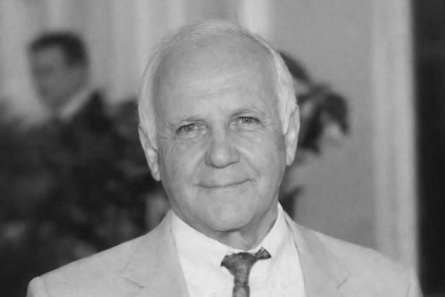 Elhunyt a Pro Urbe-d�jas egykori iskolaigazgat�