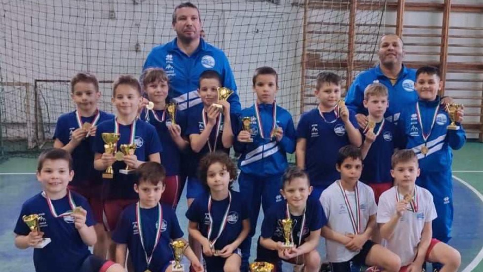 Tizennégy érmet szereztek a ZBSE birkózói Szigetváron Tizennégy érmet szereztek a ZBSE birkózói Szigetváron