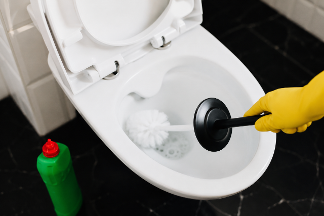 Helytelen�l takar�tjuk a WC-t, ami miatt a tiszt�t�szereket is pocs�koljuk