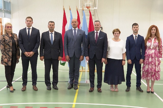 Átadták a zalaegerszegi Apáczai megújult tornacsarnokát Átadták a zalaegerszegi Apáczai megújult tornacsarnokát