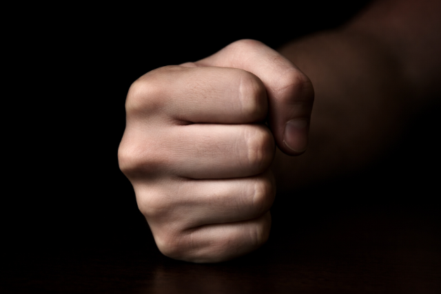 Zalaegerszegi otthon�ban b�ntalmazta s�gorn�j�t a feld�h�d�tt f�rfi
