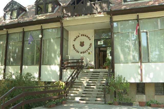 Rekordok a De�k-k�nyvt�rban  