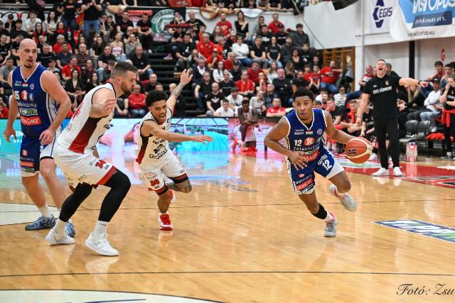 Az utols� negyedben d�lt el az �r�krangad�