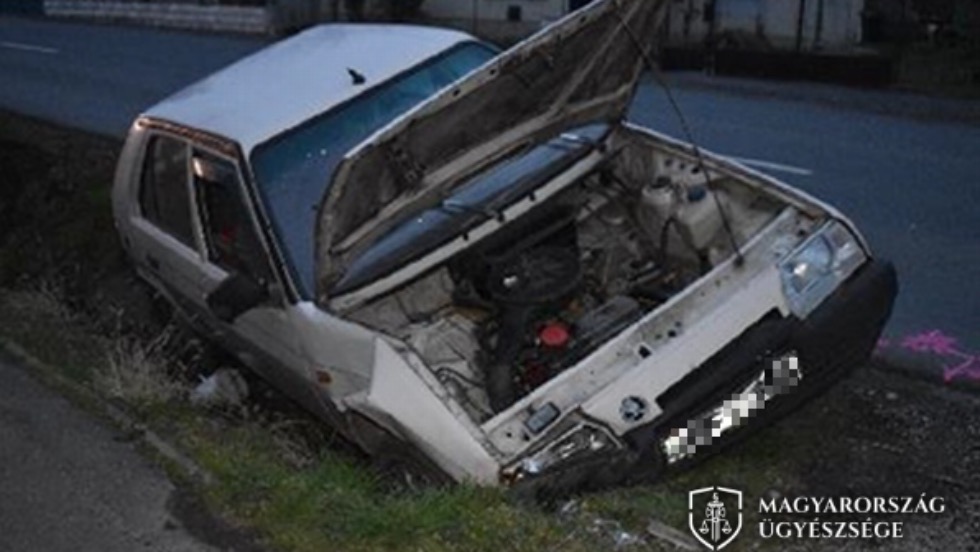 Ittasan szállította fiát és árokba hajtott a sofőr – vádat emelt az egerszegi ügyészség
Ittasan szállította fiát és árokba hajtott a sofőr – vádat emelt az egerszegi ügyészség