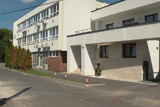 Végeztek a járdaburkolat felújításával a Kert utcában Végeztek a járdaburkolat felújításával a Kert utcában