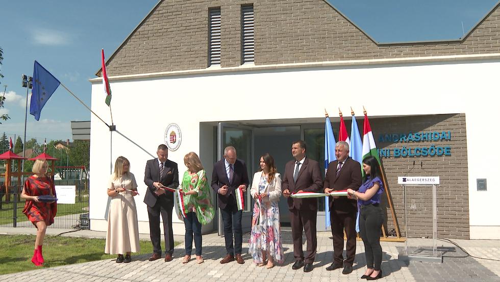 Átadták az andráshidai minibölcsődét Átadták az andráshidai minibölcsődét