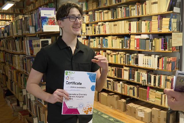 Nemzetk�zi K�miai Torna v�logat�n vett r�szt a Zr�nyi Mikl�s Gimn�zium v�gz�s di�kja