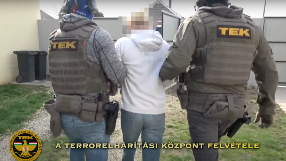 Az anyja fogságában élt a 12 éves osztrák kislány – a TEK mentette ki Türjén Az anyja fogságában élt a 12 éves osztrák kislány – a TEK mentette ki Türjén