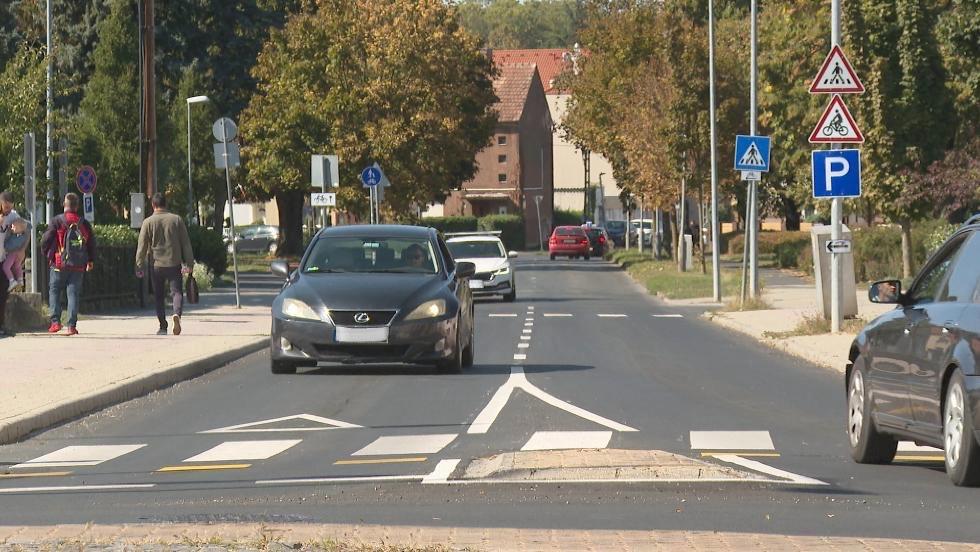 Speci�lis technol�gi�val dolgoztak: befejez�d�tt a szennyv�zcsatorna-rekonstrukci� a Kisfaludy utc�ban