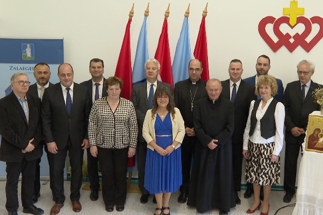 Átadták a Szent Család Óvodát Átadták a Szent Család Óvodát