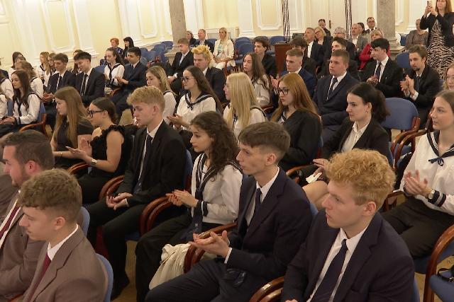 Oklev�llel jutalmazt�k a v�gz�s�ket 