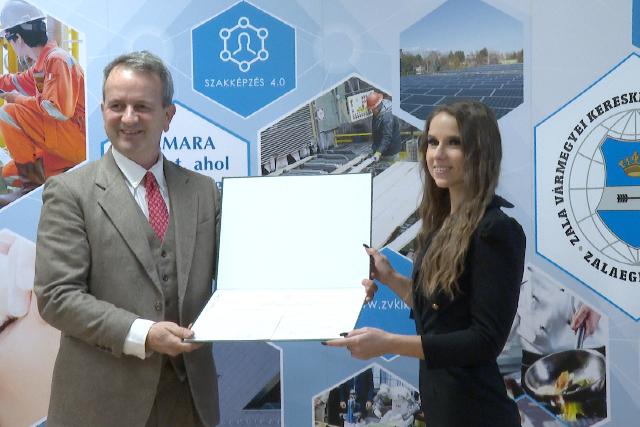 Mestereket s versenyzket kszntttek