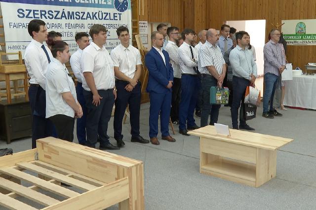 D�j�tad� – L�togat�ban a vizsgaremek ki�ll�t�son   