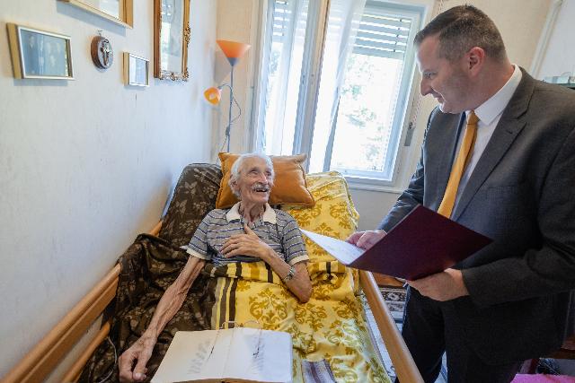 100. születésnapján köszöntötték Buza Sándort 100. születésnapján köszöntötték Buza Sándort