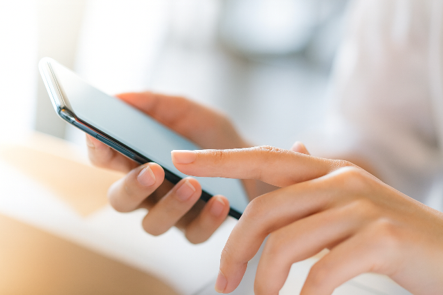 Le�ll�sok j�nnek a n�pszer� mobilszolg�ltat�n�l