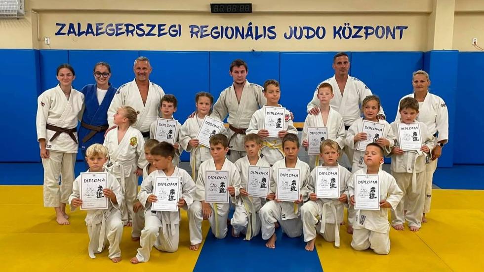 Sikeres övvizsgával zárult a zalaegerszegi judótábor
Sikeres övvizsgával zárult a zalaegerszegi judótábor