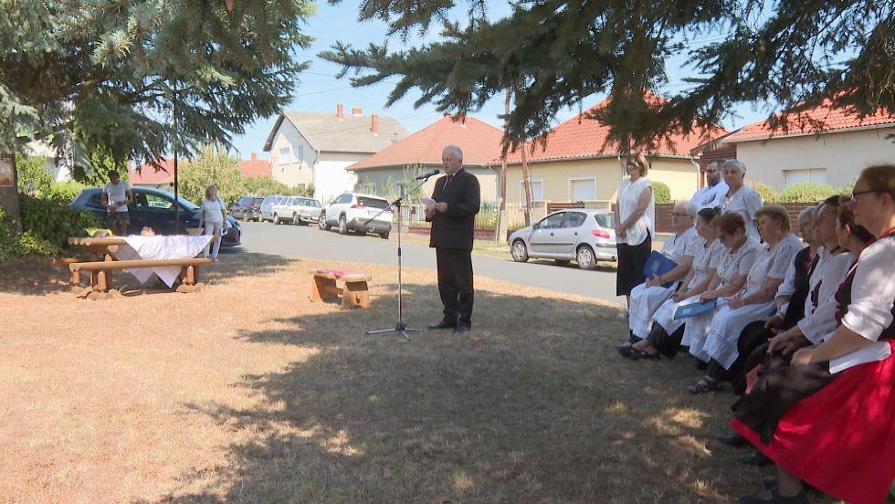 Andráshidán az emlékkőnél ünnepeltek Andráshidán az emlékkőnél ünnepeltek