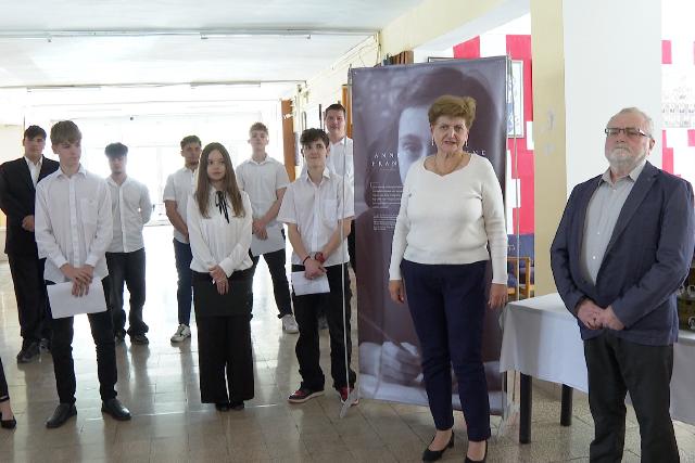 Anna Frank �lete – Ki�ll�t�smegnyit� a Sz�chenyi-technikumban 